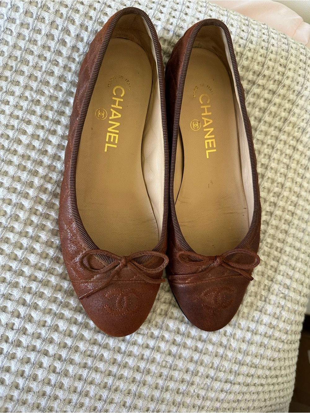 CHANEL Brown Leather Ballet Flats with Bow and CC Toe